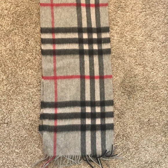 BURBERRY Scarf.ONLY WORE ONCE. New condition - Picture 2 of 3